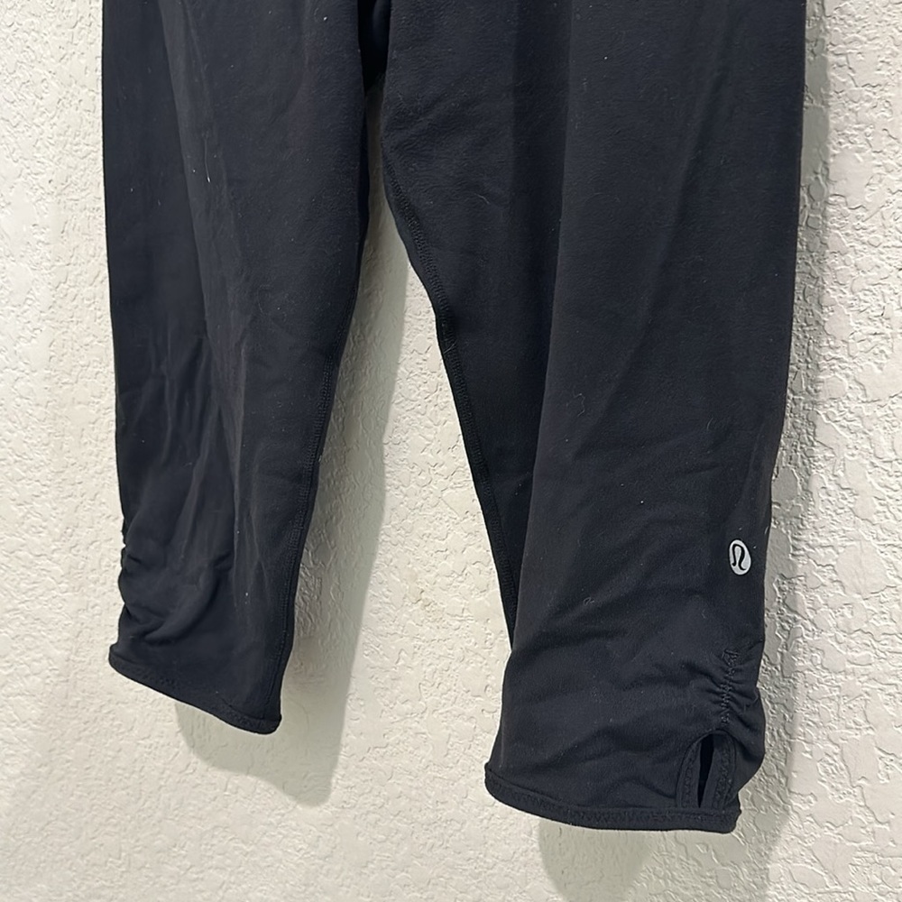 Lululemon 3/4 short size 6 - Picture 8 of 11